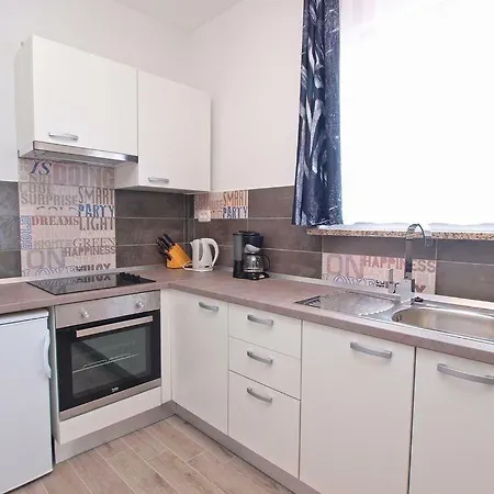 Luna Apartman Póla